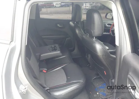 2019 Jeep Compass Trailhawk 4X4 from USA, damaged, VIN 3C4NJDDB5KT671739